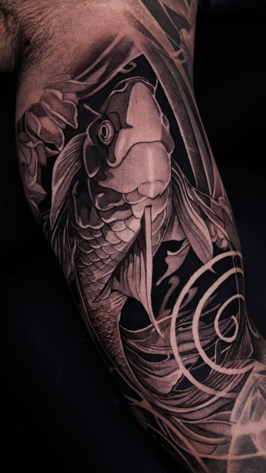 Large Scale Black & Grey