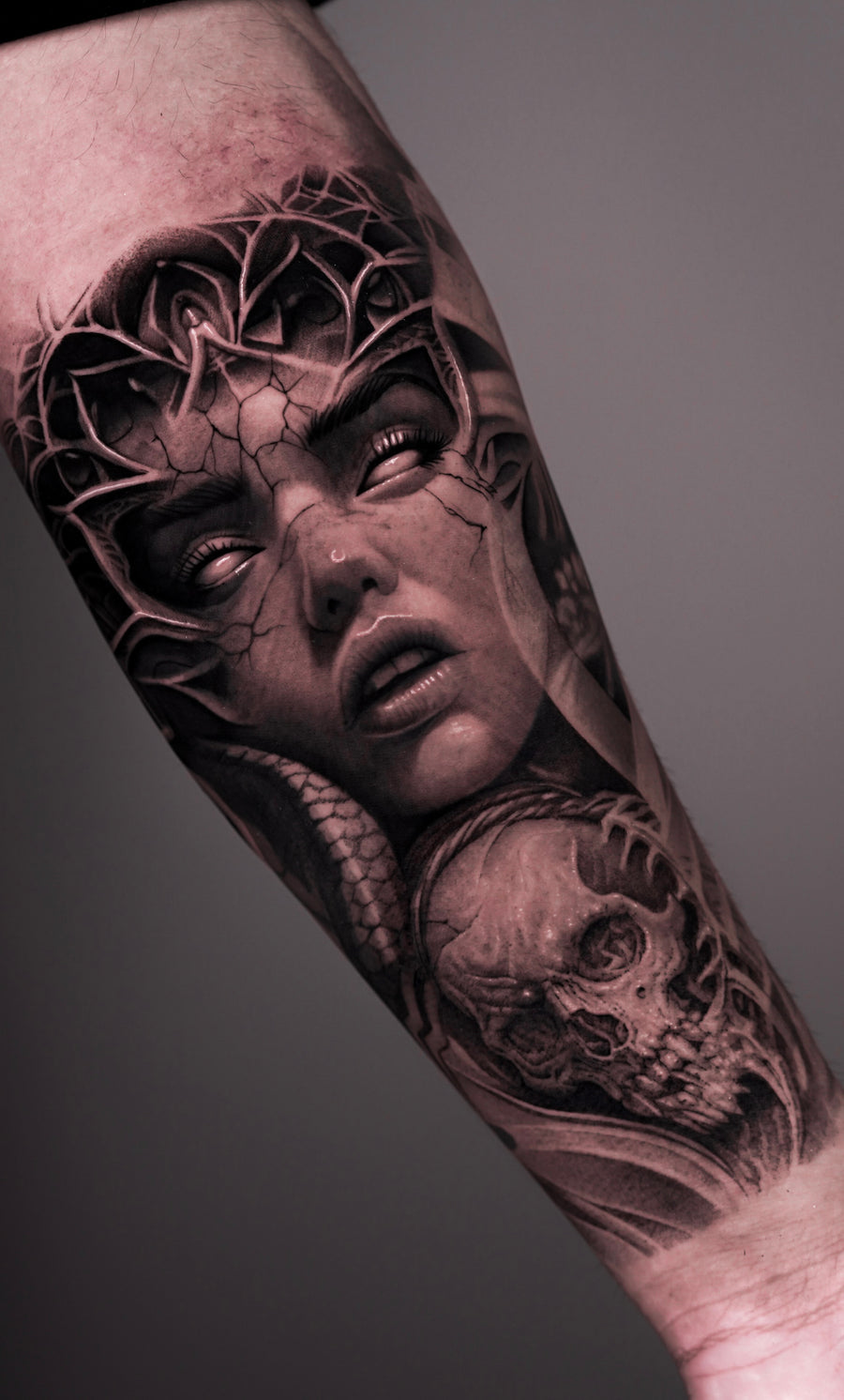 Large Scale Black & Grey