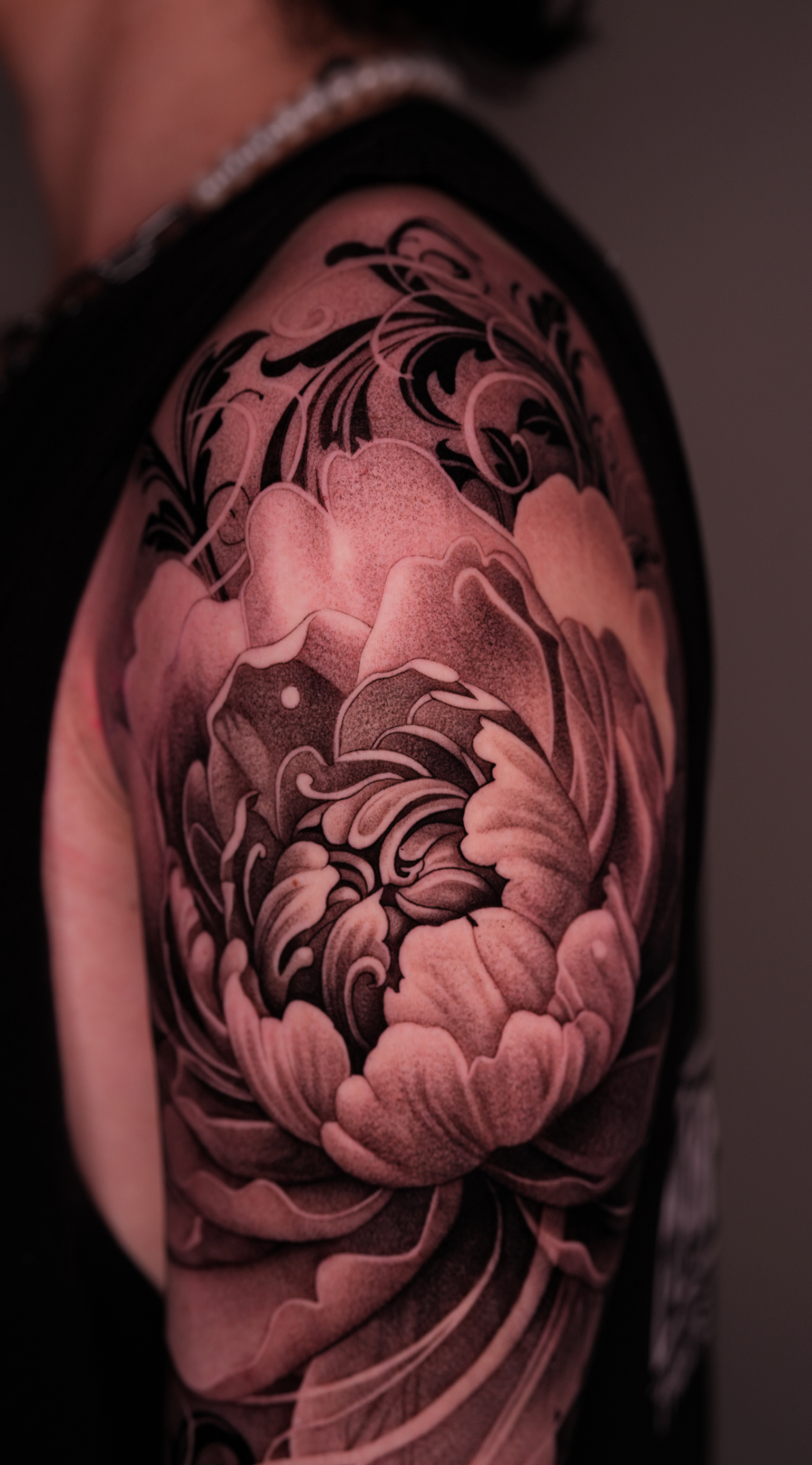 Large Scale Black & Grey