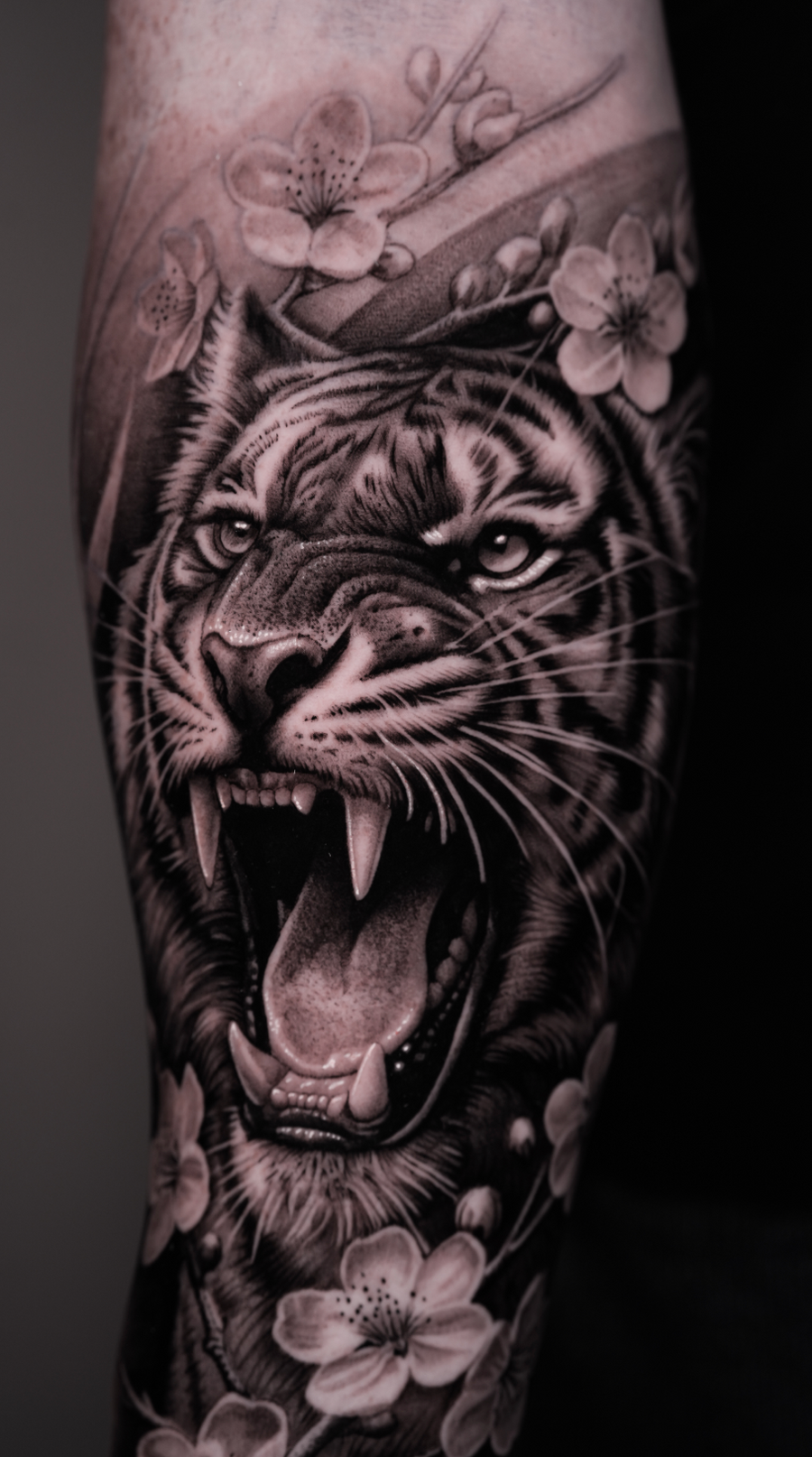 Large Scale Black & Grey